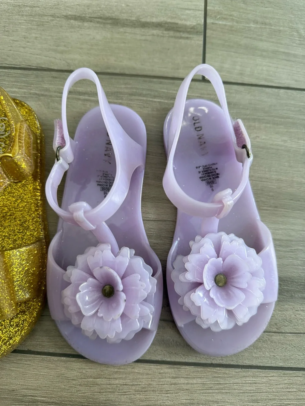 Cat & Jack Gold Glitter Sandals & Old Navy Lavender Floral Jelly Sandals size 9 - Picture 3 of 5